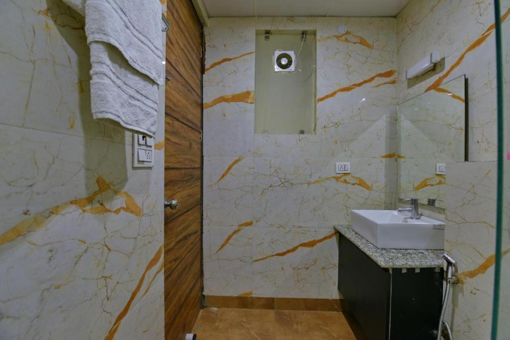 Hotel Konark A Family Stay Aerocity ניו דלהי מראה חיצוני תמונה